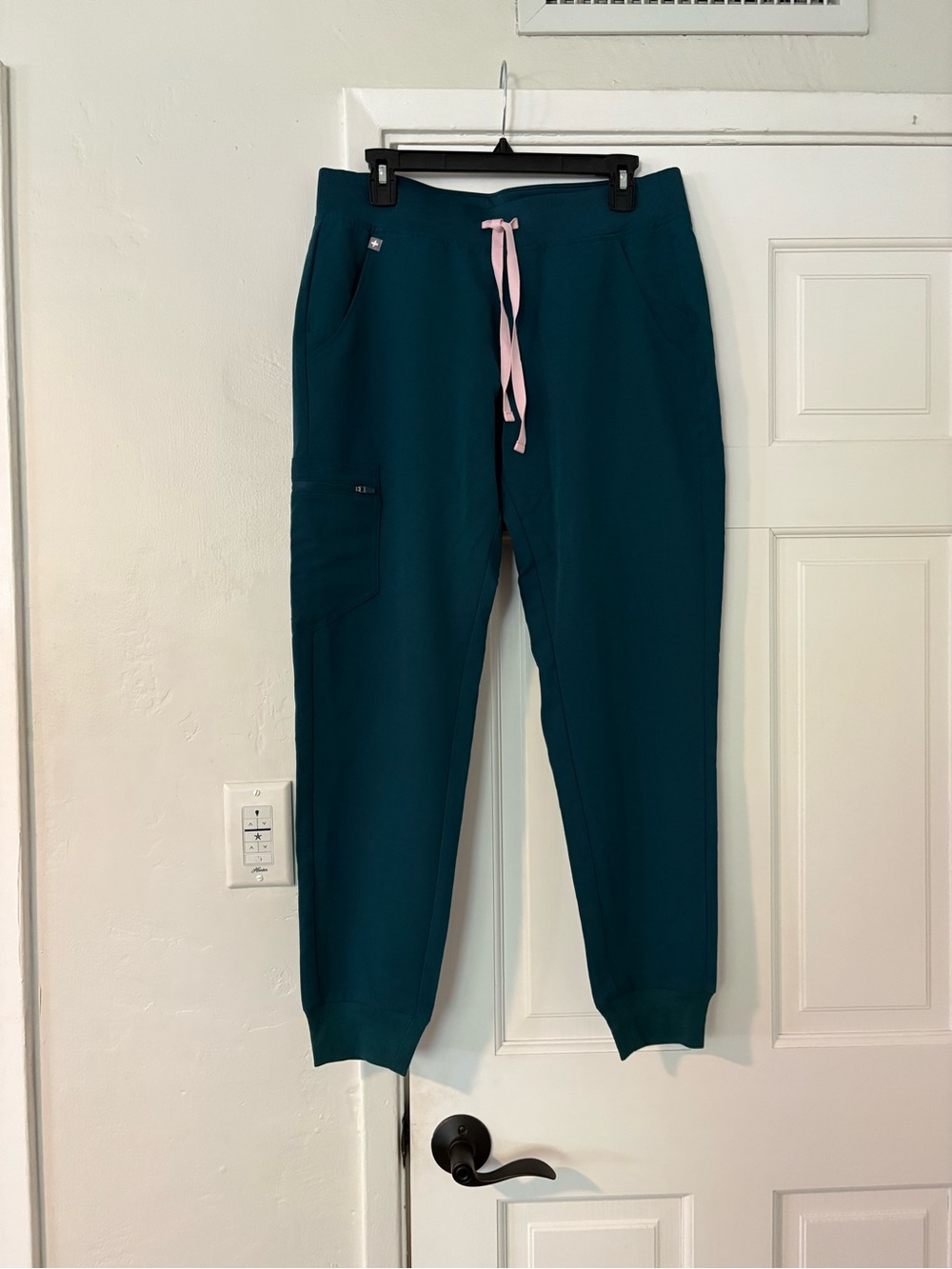 Figs Jogger Scrub Pants with Pink Drawstring Sz M